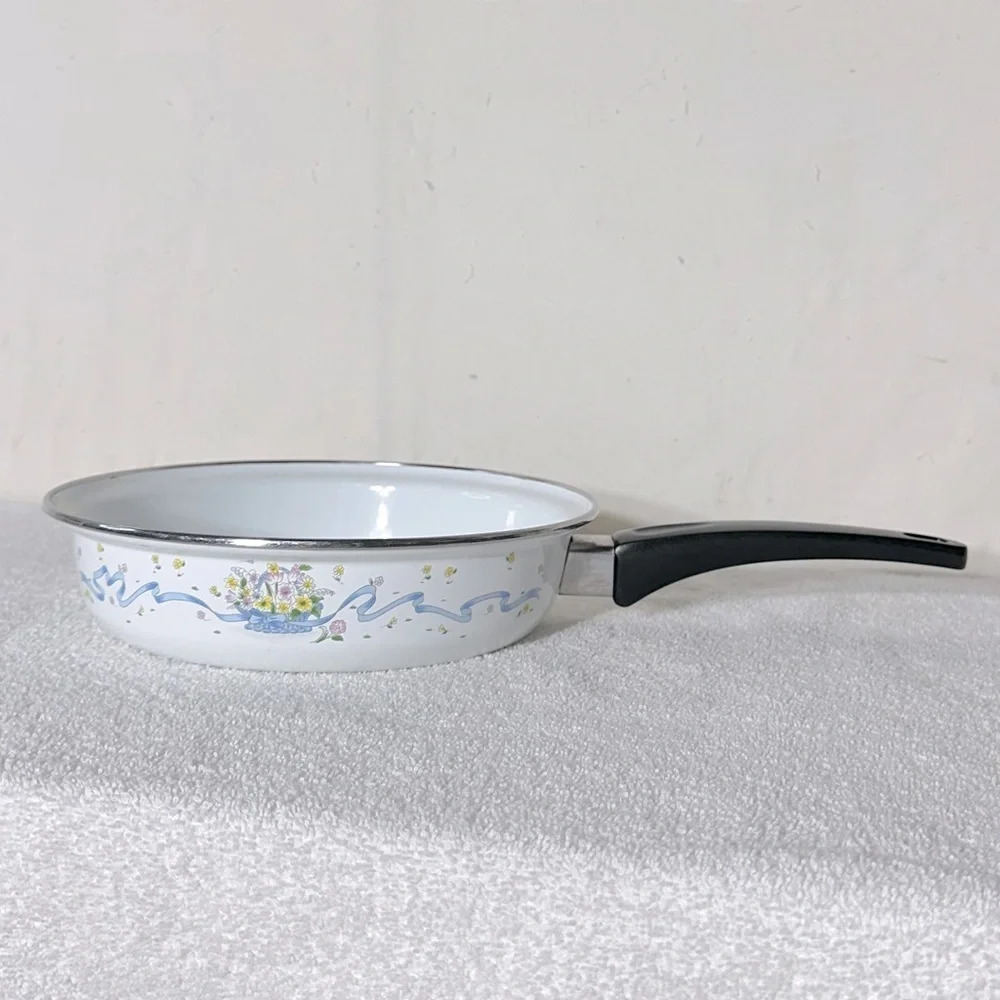 Vintage Enamelware Floral Bouquet Skillet Frying Pan Cottagecore Countrycore